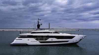 33m Custom Line motor yacht Ciao M launched | More details unveiled of 84m Feadship 710