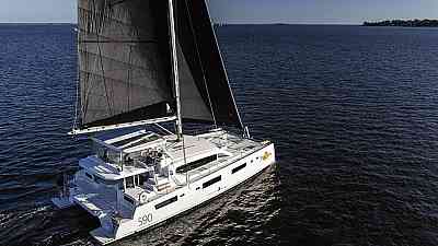 Sailboat Review: Voyage 590