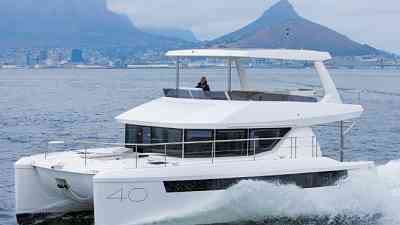 A Show of Space: Leopard's 40 Powercat Hits the Sea