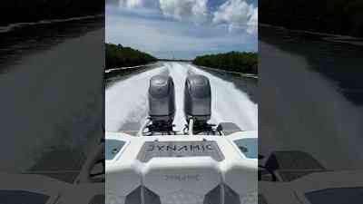 Cruising onboard the Dynamic Boats D-305V powered by twin 300 Suzukis!
