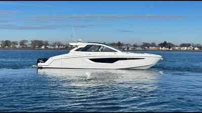 2021 Cruisers Yachts 42 GLS Outboard Yacht For Sale at MarineMax Boston, MA