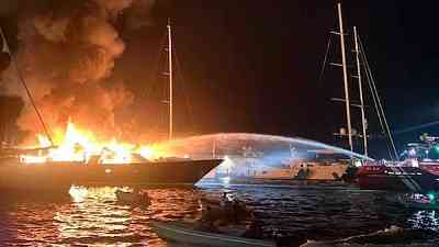 Major fire in Marina Zea, Piraeus destroys yachts O'Riana and Libra Y