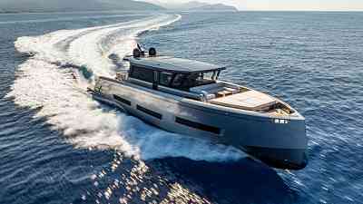 This New 75-footer Has a Telescoping Stern Platform That Drops Into the Water