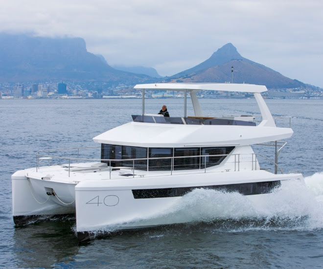 A Show of Space: Leopard's 40 Powercat Hits the Sea