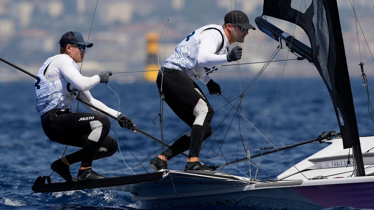 Wenig Wind vor Marseille: Segel-Duos bleiben bei Olympia stark