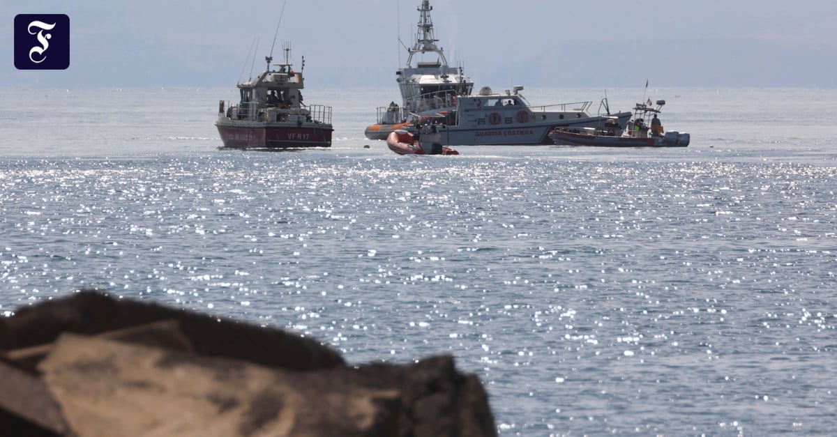 Luxusyacht kentert in Sturm vor Sizilien