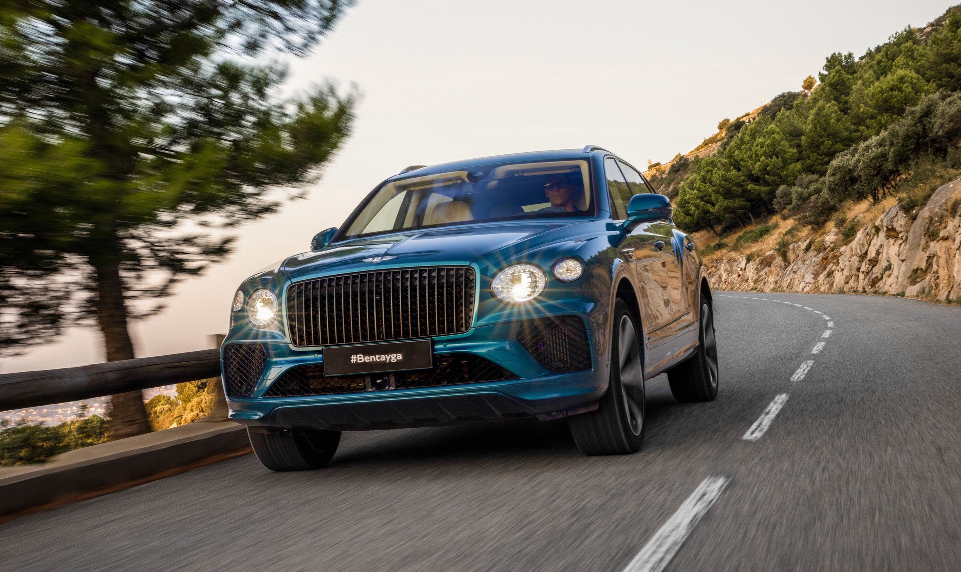 Bentley Bentayga: la Azure Riviera Collection si ispira agli yacht