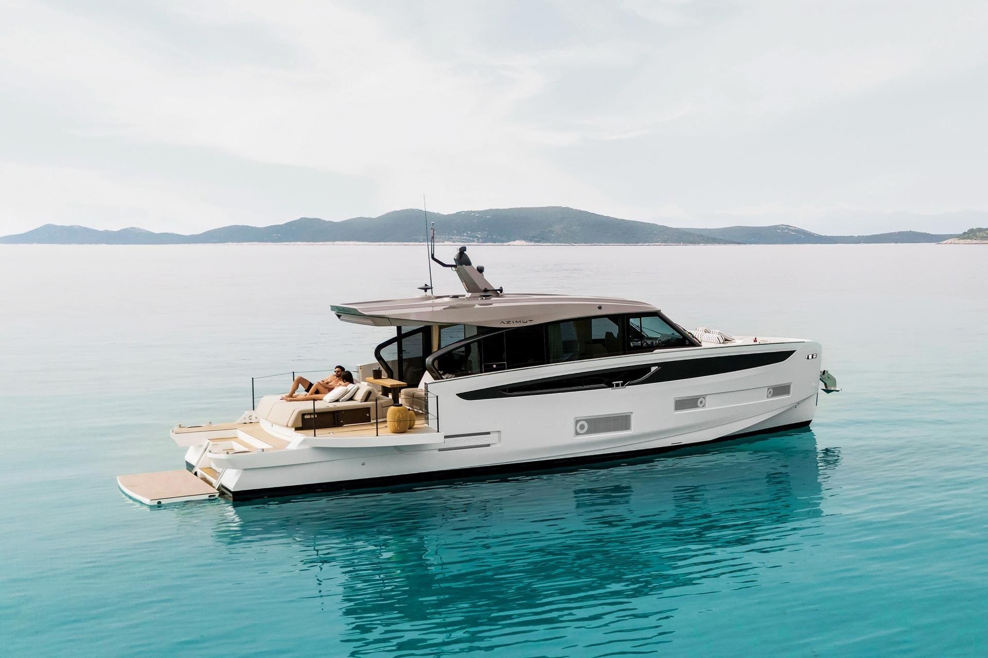 Comprehensive Review: Azimut Yachts Seadeck 6